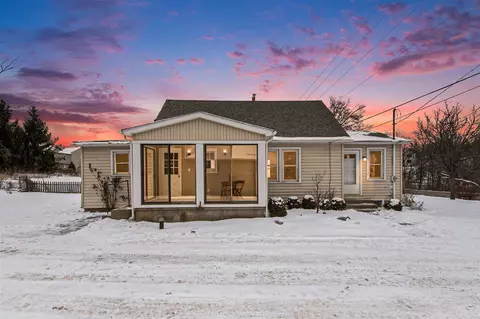 2525 Dean Lk, Grand Rapids, MI 49505