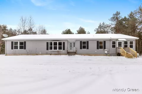 4070 Sidney Rd, Sheridan, MI 48884