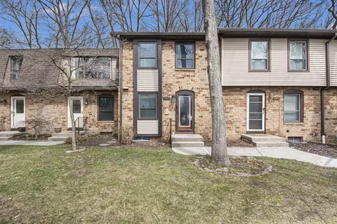 2541 Chatham Woods #27, Grand Rapids, MI 49546