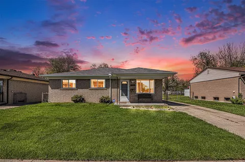 19983 Bigelow, Roseville, MI 48066
