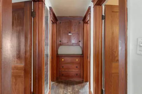 Entry Way - 110 N Bowen, Jackson, MI 49202 photo 1 of 2