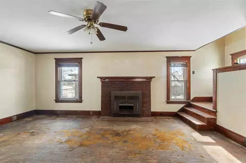 Living - 110 N Bowen, Jackson, MI 49202 photo 5 of 5