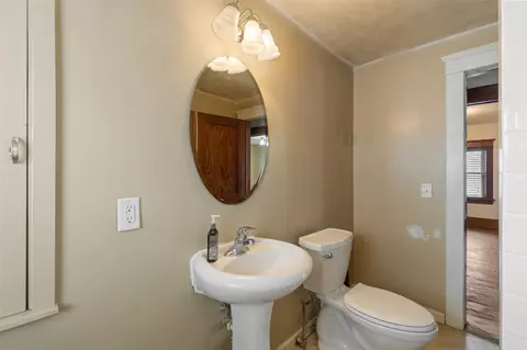 Bath - 110 N Bowen, Jackson, MI 49202 photo 2 of 3