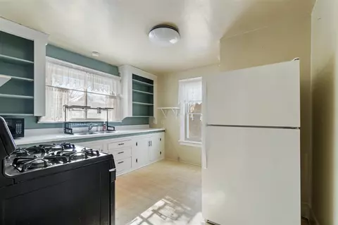 Kitchen - 110 N Bowen, Jackson, MI 49202 photo 1 of 3