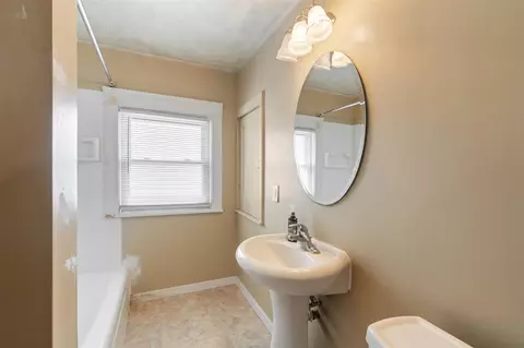 Bath - 110 N Bowen, Jackson, MI 49202 photo 1 of 3