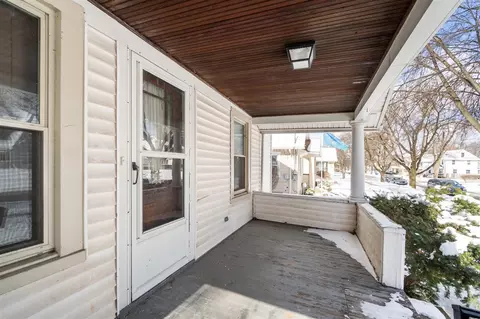 Exterior - 110 N Bowen, Jackson, MI 49202 photo 4 of 7