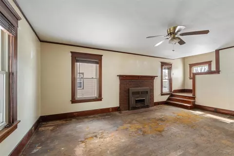 Living - 110 N Bowen, Jackson, MI 49202 photo 1 of 5