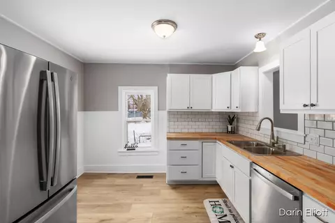 Kitchen - 412 N N Ml, Stanton, MI 48888 photo 2 of 2