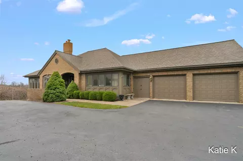 682 Cascade Hls #32, Grand Rapids, MI 49546