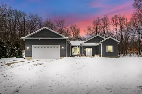 151 Station Hl, Galesburg, MI 49053