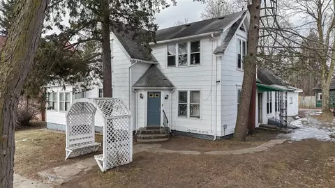 206 New York, Dowagiac, MI 49047