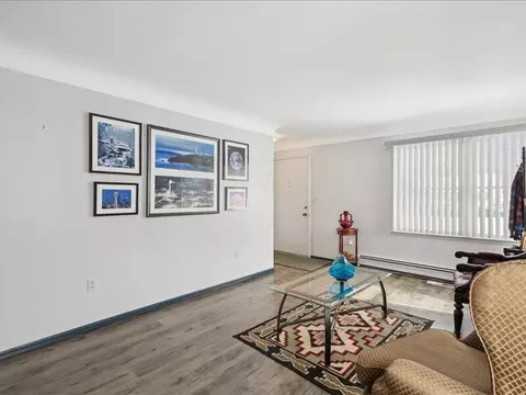 Living - 316 Seneca, Jackson, MI 49202 photo 3 of 4