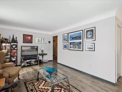 Living - 316 Seneca, Jackson, MI 49202 photo 2 of 4