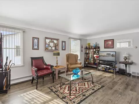 Living - 316 Seneca, Jackson, MI 49202 photo 1 of 4