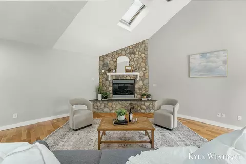 Living - 15201 Doster, Plainwell, MI 49080 photo 4 of 5