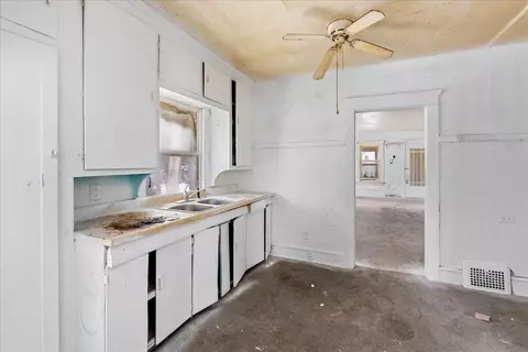 Entry Way - 337 E Addison, Jackson, MI 49203 photo 3 of 4