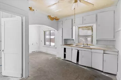 Entry Way - 337 E Addison, Jackson, MI 49203 photo 2 of 4