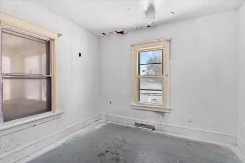 Bedroom - 337 E Addison, Jackson, MI 49203 photo 2 of 4