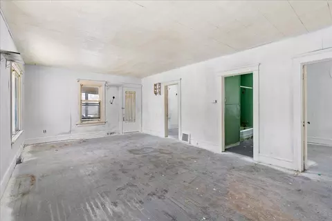 Living - 337 E Addison, Jackson, MI 49203 photo 2 of 2