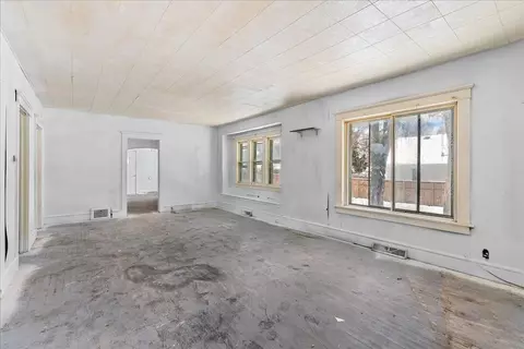 Living - 337 E Addison, Jackson, MI 49203 photo 1 of 2