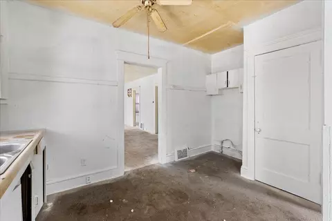 Entry Way - 337 E Addison, Jackson, MI 49203 photo 4 of 4
