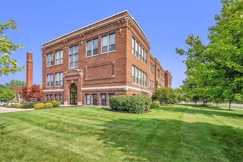 460 Broadway #203, South Haven, MI 49090