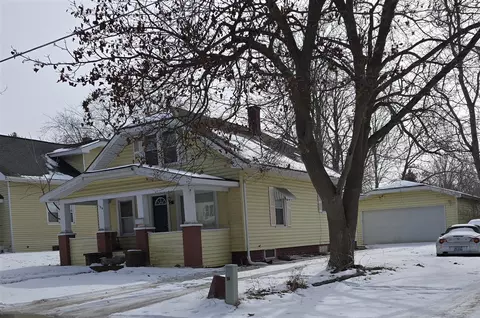 196 E Bacon, Hillsdale, MI 49242