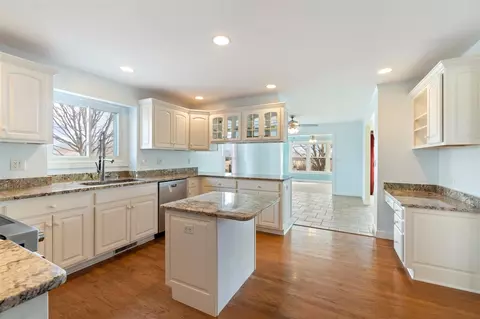 Kitchen - 9811 Case, Brooklyn, MI 49230 photo 2 of 6