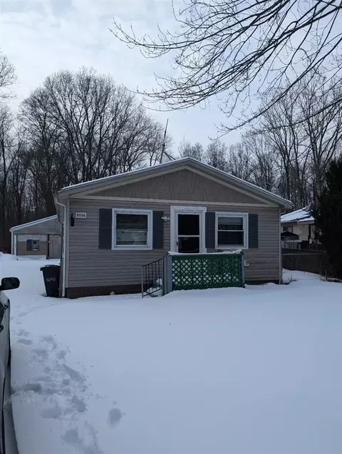 9096 Island Dr, Pearl Beach, MI 48001
