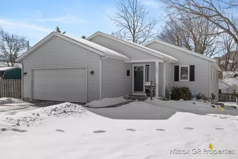 1551 Lenox, Grand Rapids, MI 49506