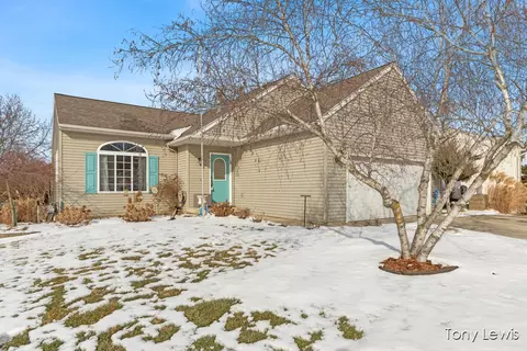 410 Summer Cir, Grand Rapids, MI 49548