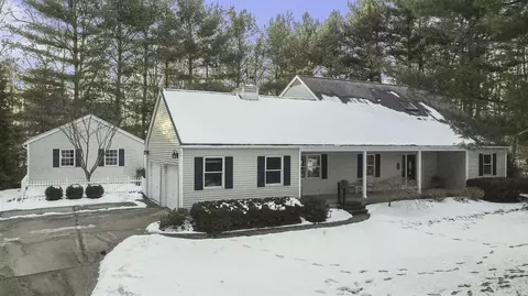 9614 Whispering Pnes, Saline, MI 48176