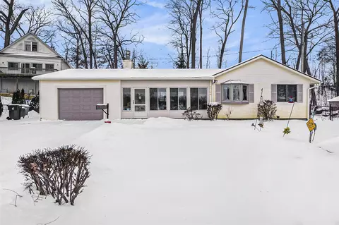 5786 Glen Echo, Howell, MI 48843