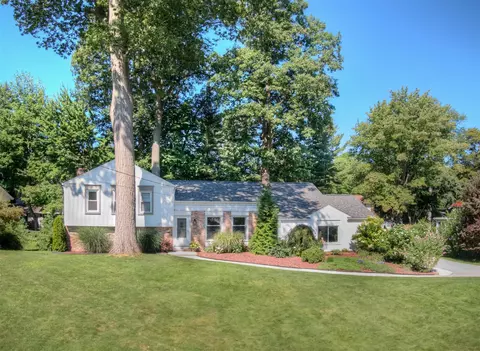 16130 Harbor Pt, Spring Lake, MI 49456