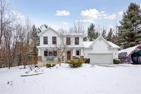 8009 Courtland, Rockford, MI 49341