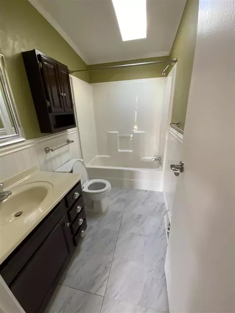 Bath - 3842 Jarrow, Jackson, MI 49201 photo 2 of 2