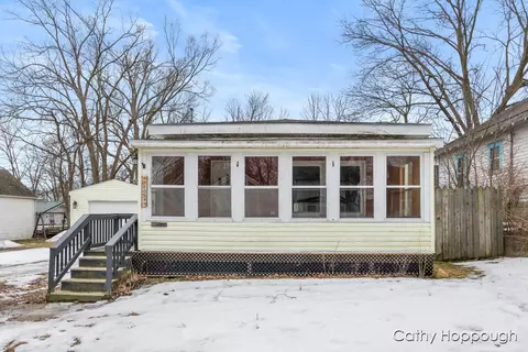 105 E Oak, Greenville, MI 48838