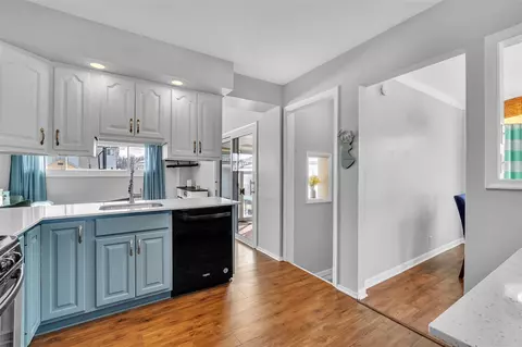 29451 Tamarack, Flat Rock, MI 48134 photo 13