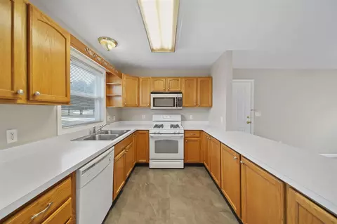 1930 E Kimmel, Jackson, MI 49201 photo 11