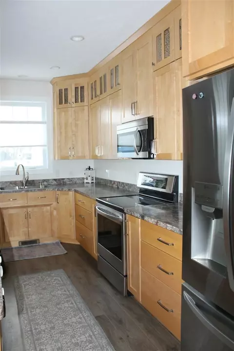 Kitchen - 8895 S Airport, Dewitt, MI 48820 photo 8 of 10