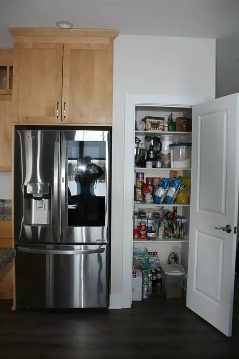 Kitchen - 8895 S Airport, Dewitt, MI 48820 photo 5 of 10