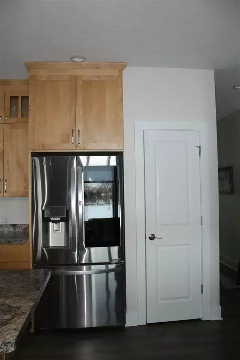 Kitchen - 8895 S Airport, Dewitt, MI 48820 photo 4 of 10