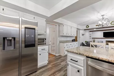 Kitchen - 5784 Larkins, Troy, MI 48085 photo 2 of 5
