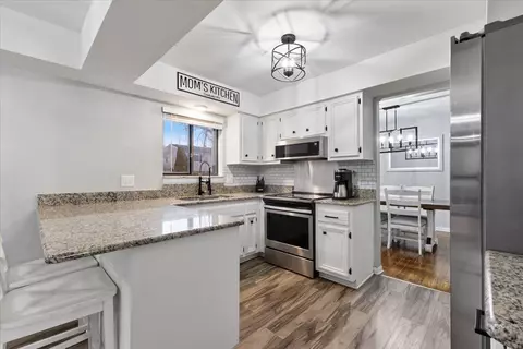 Kitchen - 5784 Larkins, Troy, MI 48085 photo 1 of 5
