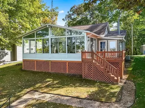 814 Shawnee Bch, Bronson, MI 49028
