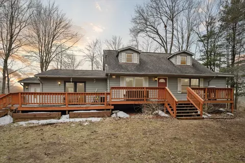15784 N Uldriks Dr, Battle Creek, MI 49017