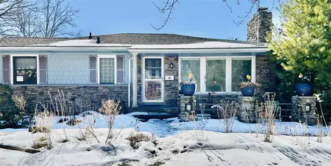 2438 Berwyck, East Grand Rapids, MI 49506