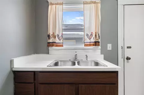 Kitchen - 210 E Argyle, Jackson, MI 49202 photo 2 of 3