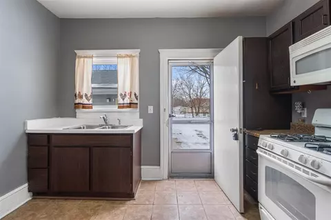 Kitchen - 210 E Argyle, Jackson, MI 49202 photo 3 of 3