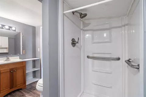 Bath - 210 E Argyle, Jackson, MI 49202 photo 1 of 2